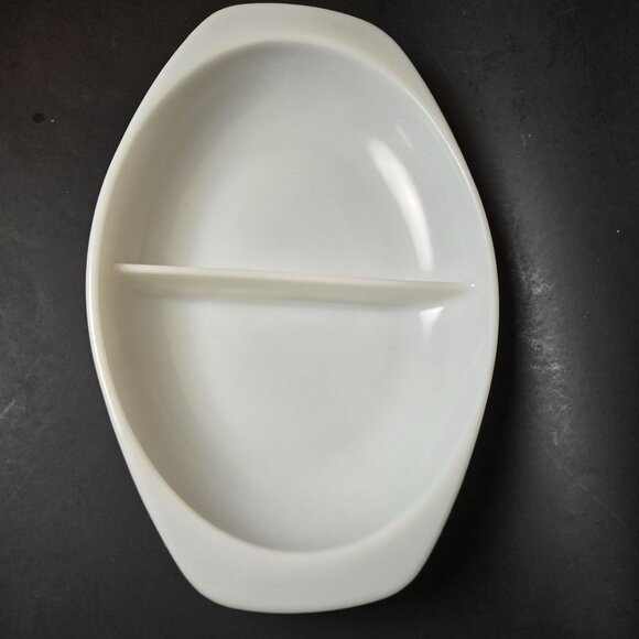Vintage Pyrex 1083 Milk Glass Divided Serving Casserole Dish 1.5 Qt Made in USA - Picture 2 of 11